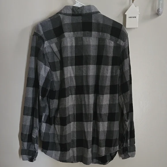 Men's Black and Gray Checkered Shirt - Picture 7 of 7